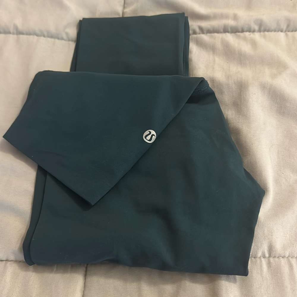 Brand new never worn lululemon 28” align leggings